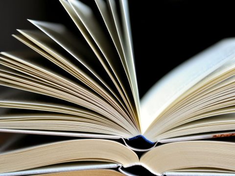 pile-livres-ouverts